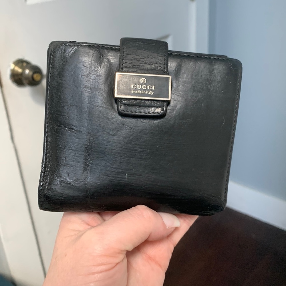 Authentic Gucci wallet - junk condition